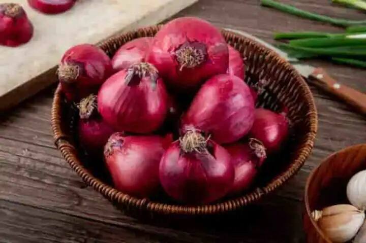 Side effects of raw onion side effects of onion disbalance blood sugar acidity know all details Side Effects of Raw Onion:જરૂરથી વધુ કાચી ડુંગળી ખાવાથી શરીરના થાય છે આટલા નુકસાન