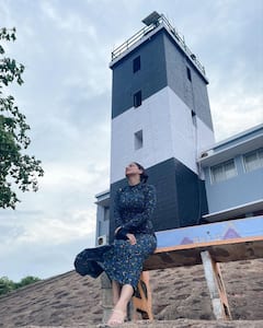 Shraddha Arya Home: श्रद्धा आर्या पोहोचली विशाखापट्टणमला, वादळात केलं फोटोशूट!