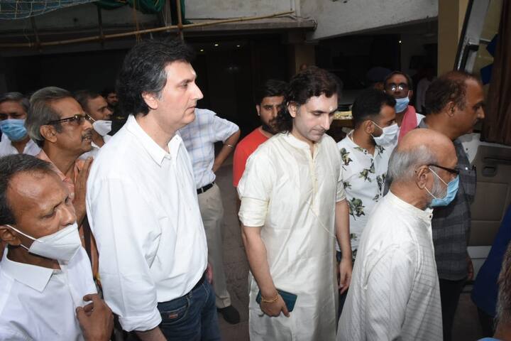 গতকাল প্রয়াত হন বিখ্যাত সন্তুর বাদক পণ্ডিত শিবকুমার শর্মা (Pandit Shivkumar Sharma)। তাঁর বয়স হয়েছিল ৮৪ বছর। বিখ্যাত শিল্পীর প্রয়াণে সাংস্কৃতিক মহলে শোকের ছায়া।