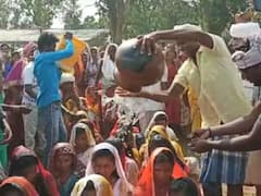 Bastar News: बस्तर में आदिवासियों की अनोखी परंपरा, अग्नि की जगह पानी को साक्षी मानकर रचाई जाती है शादी