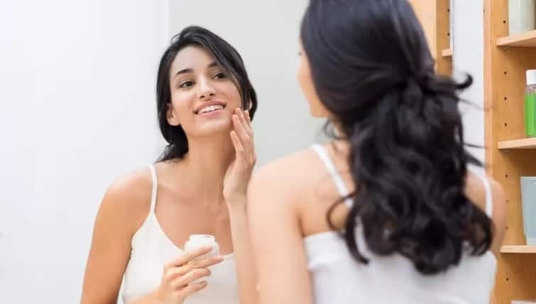 Night Skin Care Tips: you can follow these 5 steps to complete your night skin care routine Night Skin Care Tips: रात को सोने से पहले इन स्किन केयर स्टेप्स को अपना कर आप बरकरार रख सकते हैं अपना ग्लो