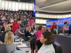 Video:'क्या यही यूरोप का भविष्य है'- यूरोपीय पार्लियामेंट में डांस देख ट्विटर यूजर्स ने पूछा सवाल