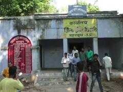 Bahraich News: डीएम की चेतावनी के बाद एक हफ्ते में ही दिखा असर, लिस्ट से नाम कटाने पहुंचे ये राशनकार्ड धारक