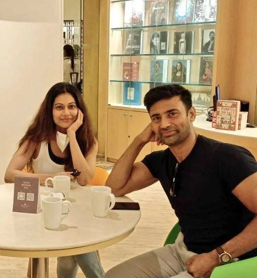 उन्होंने मजाक में धमकी दी कि अगर उन्होंने डी-डे से एक हफ्ते पहले शादी की तारीख साझा नहीं की तो वह संग्राम का नंबर मीडिया को दे देंगी.