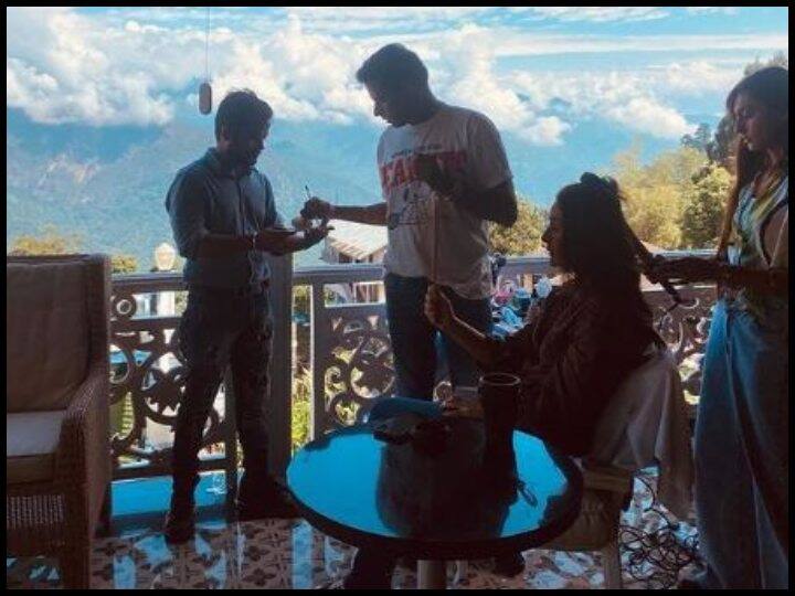 Kareena Kapoor shares pic from the mountains of Kalimpong ahead of shoot Kareena Kapoor Khan in West Bengal: अपने पहले OTT प्रोजेक्ट की शूटिंग के लिए पश्चिम बंगाल, वहां से शेयर की ये खूबसूरत तस्वीर