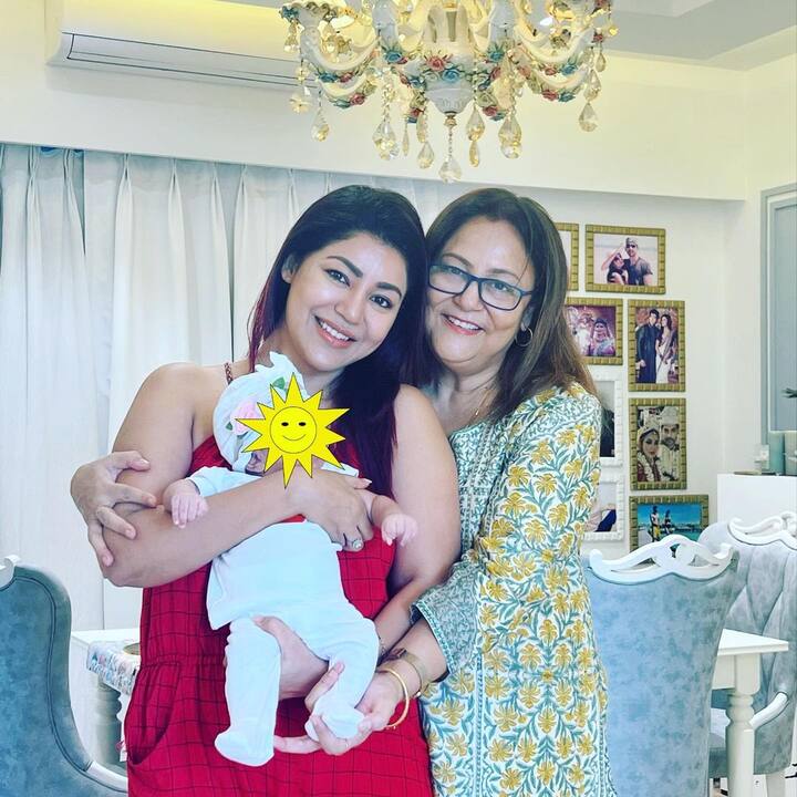 नेटकऱ्यांच्या मते, देबिना ही बाळाला चुकीच्या पद्धतीनं धरत आहे. (Debina Bonnerjee/instagram)