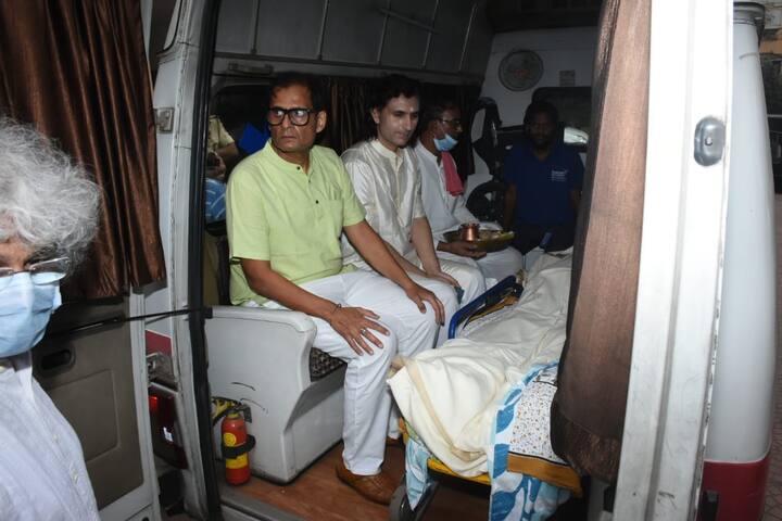 পরিবার সূত্রে জানা গিয়েছে, পণ্ডিত শিবকুমার শর্মা গত ৬ মাস ধরে কিডনি সংক্রান্ত সমস্যায় ভুগছিলেন। তাঁর ডায়ালিসিস চলছিল।