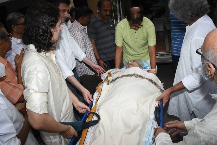 তাঁর হাত ধরে সেতার, সরোদের মতোই জনপ্রিয় হয়ে ওঠে সন্তুর। অনেকেই এই বাদ্যযন্ত্রটির প্রতি আকৃষ্ট হয়ে ওঠেন।