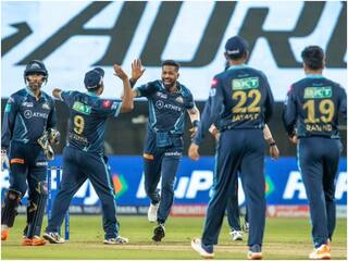 IPL 2022 Playoffs Chances: गुजरात ने पक्की की प्लेऑफ में जगह, जानें बाकी तीन स्पॉट का समीकरण