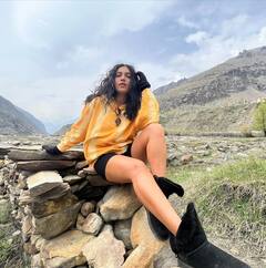 PHOTO: मनालीच्या बर्फाळ टेकड्यांमध्ये भूमी पेडणेकरने केलं खास फोटोशूट!