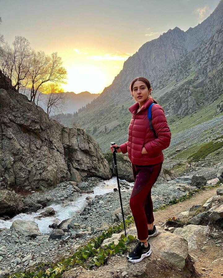 सारा अली खान खूप प्रवास करते. सारा सोशल मीडियावर खूप सक्रिय असते. वर्क फ्रंटवर, गॅसलाइट या चित्रपटाव्यतिरिक्त ती लक्ष्मण उतेकर यांच्या चित्रपटात दिसणार आहे.(photo:saraalikhan95/ig)