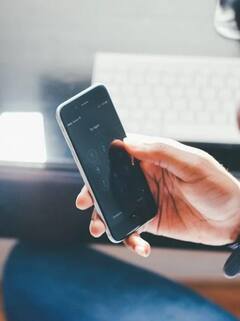 Smart Phone: সারাদিন ফোন ঘাঁটছেন? কী মারাত্মক ক্ষতি হচ্ছে জানেন?