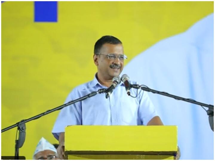 Arvind Kejriwal Rally in Gujarat Rajkot says BJP works for rich people we are here work not Politics Arvind Kejriwal Gujarat Rally: गुजरात के राजकोट में बोले अरविंद केजरीवाल - मुझे राजनीति नहीं काम करना आता है, अमीरों की पार्टी है बीजेपी