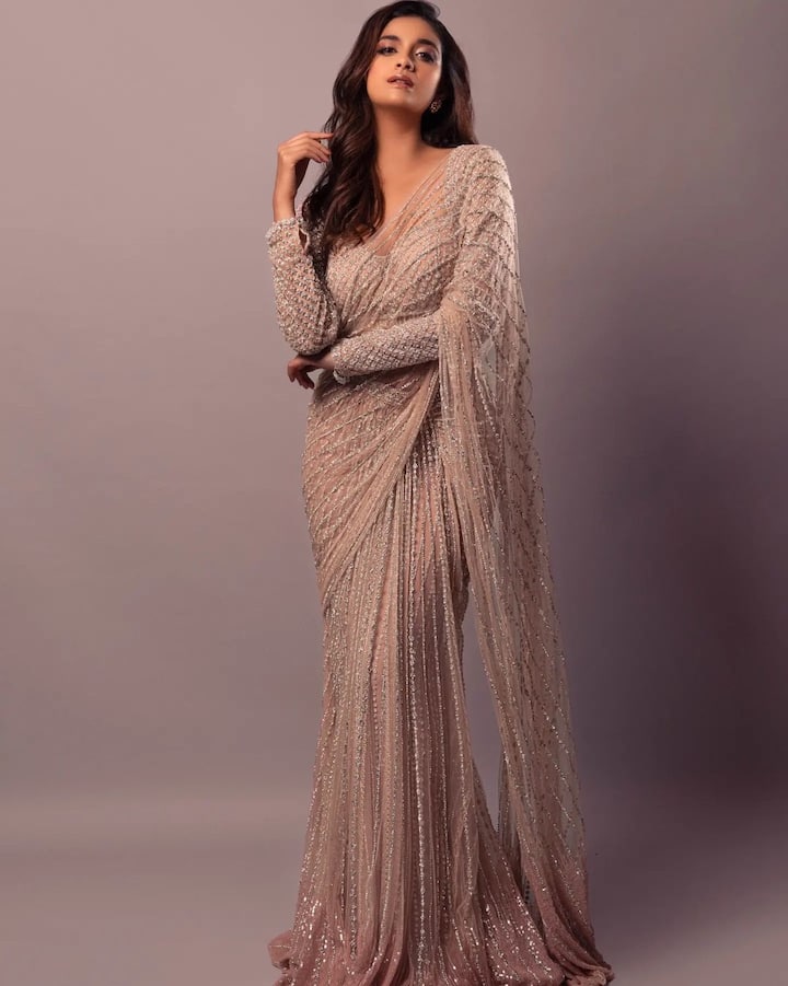 చీరలో హాట్ లుక్స్ తో కీర్తి సురేష్ -Image credit: Keerthy Suresh/Instagram