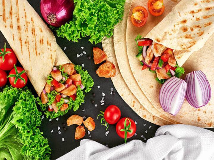 How to Make Shawarma Recipe at Home Without Oven in Tamil Shawarma Recipe: சுத்தமான சிக்கன்… சுகாதாரமான ஷவர்மா… நம் வீட்டிலேயே! ஓவன் இல்லாமல் ஷவர்மா செய்வது எப்படி?