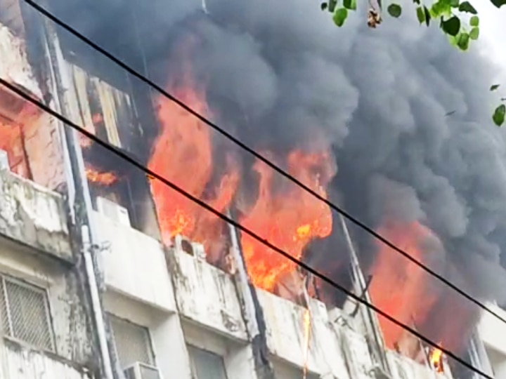 Patna News: राजधानी पटना के विश्वेश्वरैया भवन में लगी भीषण आग, यहां कई सरकारी विभागों का है कार्यालय, VIDEO