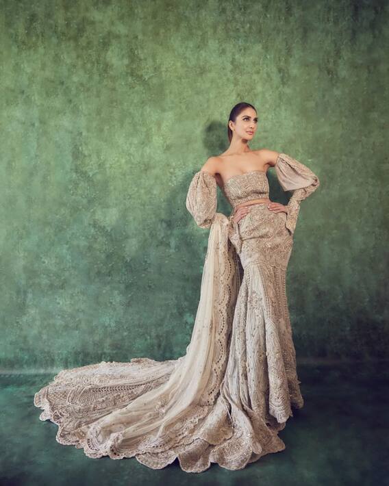 Photos: Vaani Kapoor dazzles, Glamorous Adani injured fans