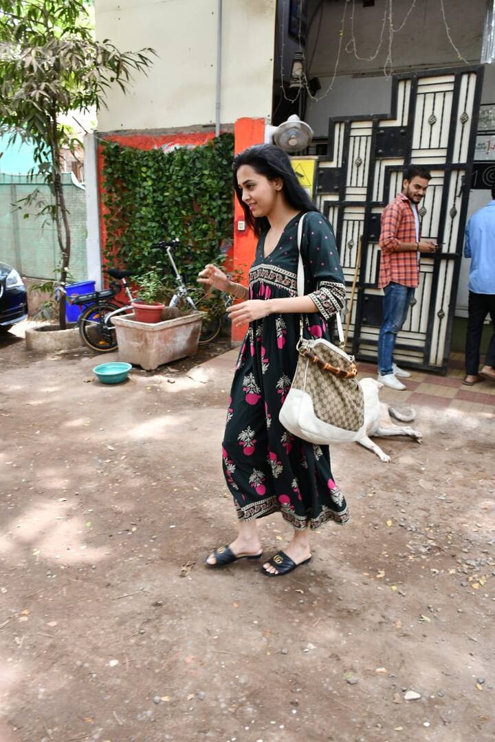 एक्ट्रेस का ये नेक दिल अंदाज दर्शकों को काफी भा रहा है. और तेजा के फैंस उन पर प्यार लुटाते नजर आ रहे हैं.