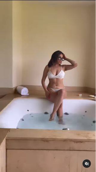 Neha Bhasin ਦਾ ਬਿਕਨੀ ਅਵਤਾਰ