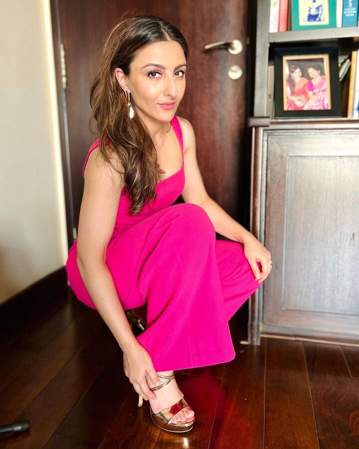 बॉलीवुड एक्ट्रेस सोहा अली खान ने हाल ही में अपनी खूबसूरत तस्वीरें शेयर की हैं, जिसमें वह अपने घर की एक झलक भी दिखाती दिखी हैं.