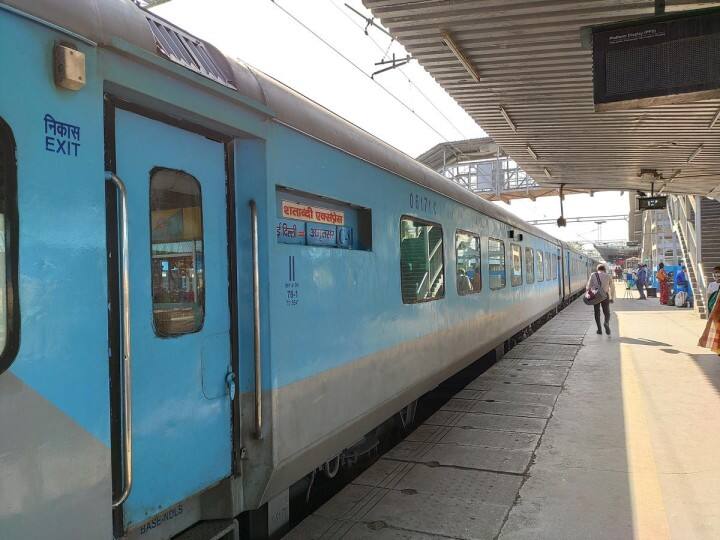 IRCTC fined 1.5 lakh for negligence in cleanliness and catering in Shatabdi train Punjab News: शताब्दी  ट्रेन में सफाई और कैटरिंग में लापरवाही बरतने पर आईआरसीटीसी पर लगा डेढ़ लाख का जुर्मना