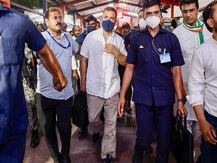 Rahul Gandhi Interacts With Porters In Train En Route To Udaipur. Chintan Shivir To Begin On Friday Chintan Shivir To Begin On Friday Rahul Gandhi Interacts With Porters In Train Enroute Udaipur Rahul Gandhi Interacts With Porters In Train En Route To Udaipur. Chintan Shivir To Begin On Friday