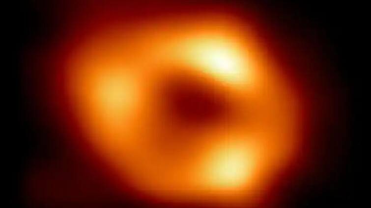 astronomers captured first image of black hole at the center of our galaxy using powerful event horizon telescope First Image Of Black Hole: আলোয় ঘেরা অন্ধকার, মহাকাশে ওটা কী?