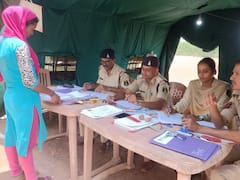 Bastar News: बस्तर फाइटर्स में भर्ती की प्रक्रिया, अपने नन्हें बच्चों के साथ पहुंचीं महिला कैंडिडेट्स