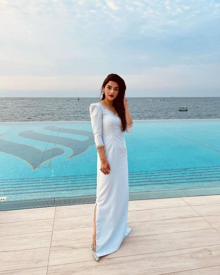 క్యూట్ లుక్స్ తో మెహ్రీన్  -Image Credit: Mehreen Pirzada/Instagram