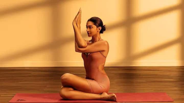 આજે અમે તમારા માટે યોગ કરતા દીપિકા પાદુકોણના ઘણા ફોટા લાવ્યા છીએ, જેનાથી તમે પણ પ્રેરિત થઈ શકો છો.