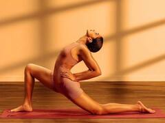 Deepika Padukone : दीपिका पादुकोन करतेय योगा, सोशल मीडियावर पोस्ट केले फोटो