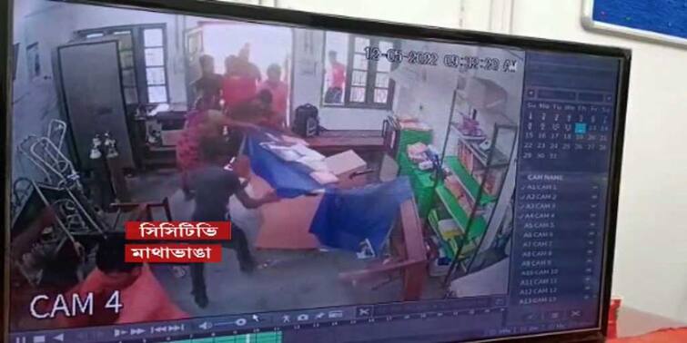 Death by giving wrong injection? Chaos in hospital due to patient Death Coochbehar Chaos: ভুল ইঞ্জেকশন দেওয়াতেই মৃত্যু? চিকিৎসায় গাফিলতির অভিযোগে চিকিৎসককে বেধড়ক মার