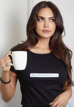 Esha Gupta  ਦਾ ਇਸ਼ਾਰਾ ਕਿਸ ਵੱਲ? ਫੋਟੋ ਸ਼ੇਅਰ ਕਰ ਕਿਹਾ 'ਮੇਰੇ ਦੁਸ਼ਮਣ ਮੇਰੇ ਪਿੱਛੇ ਪਏ ਹੋਏ ਨੇ'