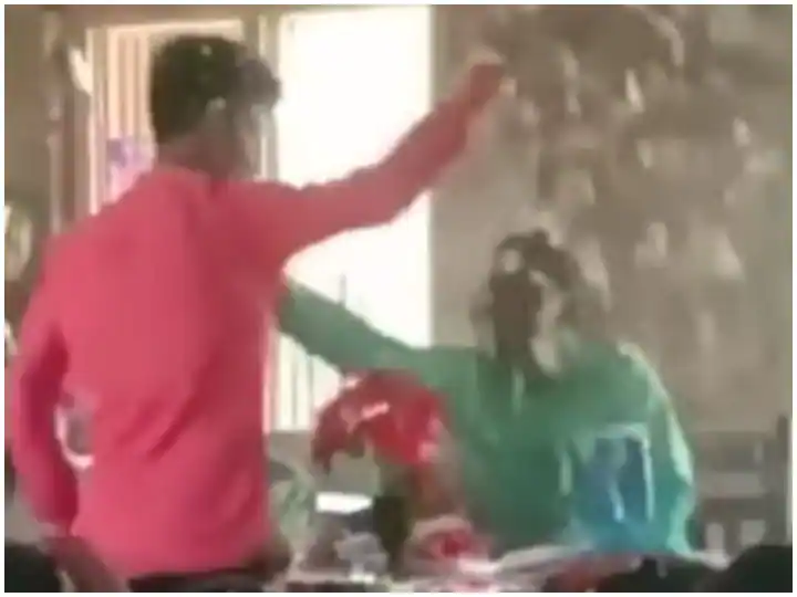 ਟੀਚਰ ਦੇ ਜਨਮ ਦਿਨ ਸੈਲੀਬ੍ਰੇਸ਼ਨ 'ਚ ਸਟੂਡੈਂਟ ਨੇ ਕੀਤੀ ਅਜਿਹੀ ਹਰਕਤ ਕਿ ਤੁਹਾਡਾ ਵੀ ਰੁਕ ਜਾਵੇਗਾ ਹਾਸਾ, ਦੇਖੋ ਵੀਡੀਓ