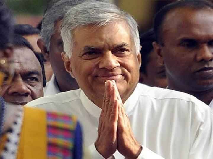 Ranil Wickremesinghe sworn in as new Prime Minister of Sri Lanka Ranil Wickremesinghe: நொடிக்கு நொடி பரபரக்கும் இலங்கை!  புதிய பிரதமராக பதவியேற்றார் ரணில்!