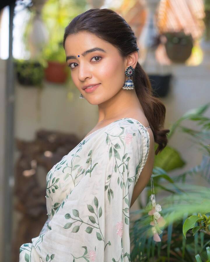 తెలుగు సినిమాల్లో రాణిస్తున్న రుక్సర్ నిజానికి ప్రవాస భారతీయురాలు.  -Image Credit:Rukshar Dhillon/Instagram