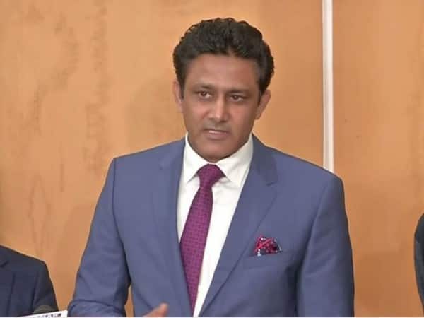 ২০০৩ বিশ্বকাপে স্কোয়াডে থাকলেও মাত্র ৩ ম্যাচ খেলেছিলেন অনিল কুম্বলে। ঝুলিতে পুরেছিলেন মাত্র ৫ উইকেট। বর্তমানে তিনি পাঞ্জাব কিংসের হেডকোচ।