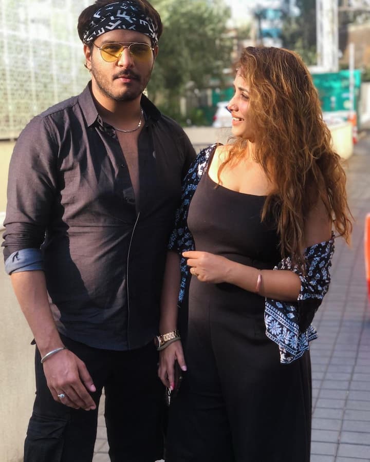 दरअसल रानी ने फेमस एक्टर राघव नाय्यर (Raaghav nayyar) को बर्थडे विश करते हुए उनके साथ कुछ स्पेशल तस्वीरें शेयर की हैं.