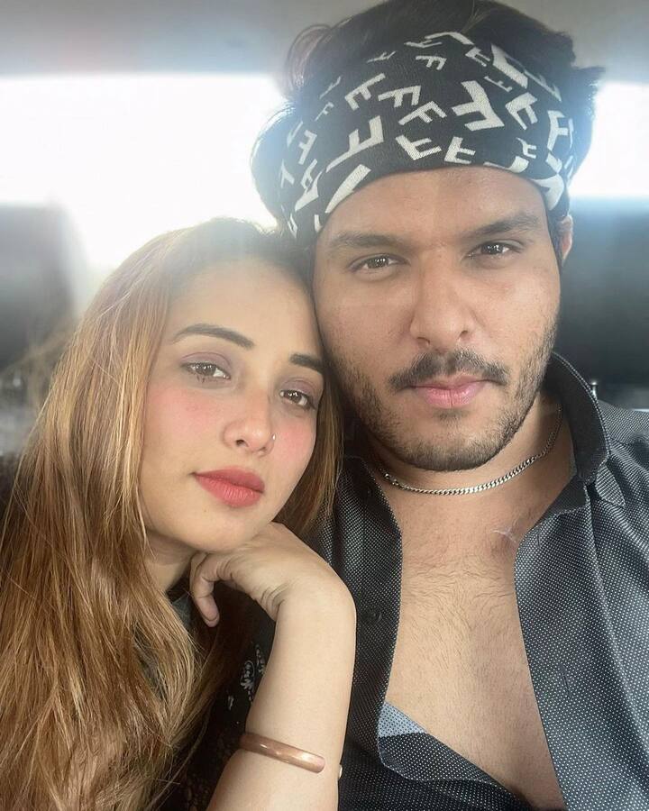 एक्ट्रेस ने आगे लिखा कि मैं खुद को बहुत लकी मानती हूं कि आप मेरी लाइफ में हो. मैं भगवान से प्रार्थना करुंगी कि आप जो चाहो आपको वो मिल जाए क्योंकि आपको हर चीज पाने का अधिकार है. एक अच्छा इंसान, अच्छा बेटा और अच्छे भाई को जन्मदिन की ढेर सारी शुभकानाएं.