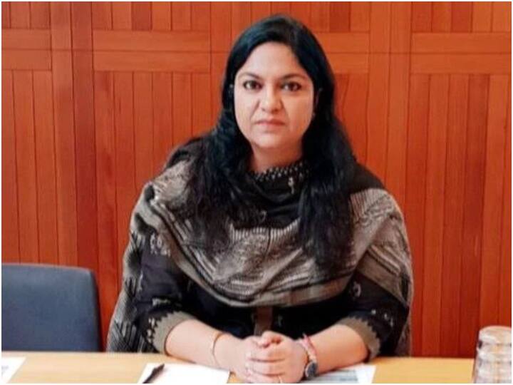 Jharkhand government suspends mining secretary Pooja Singhal in money laundering case Jharkhand: मनी लॉन्ड्रिंग मामले में झारखंड सरकार ने खनन सचिव पूजा सिंघल को किया निलंबित