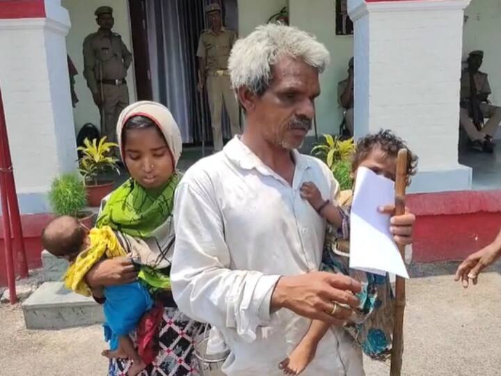 UP Government Schemes: आवेदन के बाद भी नेत्रहीन दंपति को नहीं मिला सरकारी योजनाओं का लाभ, अब मांग रहे हैं भीख UP Government Schemes After apply for so many schemes a blind couple choose Begging ANN UP Government Schemes: आवेदन के बाद भी नेत्रहीन दंपति को नहीं मिला सरकारी योजनाओं का लाभ, अब मांग रहे हैं भीख