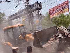 Delhi News: दिल्ली के सागरपुर समेत कई इलाकों में चला बुलडोजर, कइयों ने पहले ही हटा ली थी दुकानें