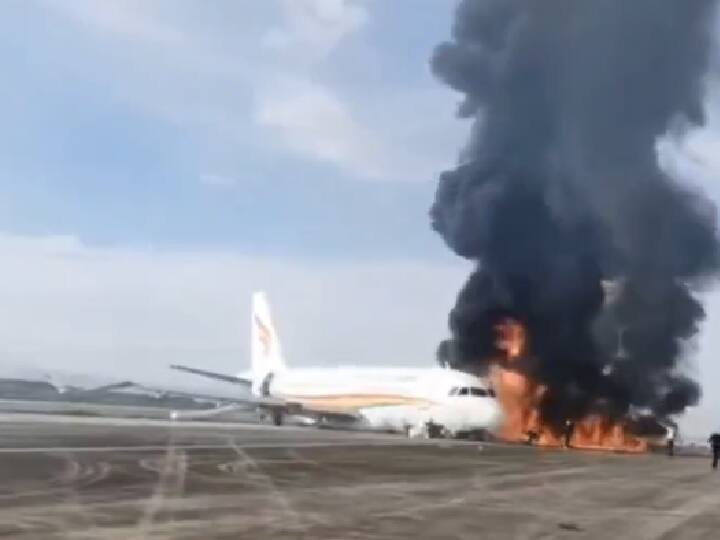 Tibet Airlines plane in China catches fire after skids off runway पाहा व्हिडीओ: धावपट्टीवरून घसरल्यानंतर विमानाला भीषण आग, 100 हून अधिक प्रवासी सुरक्षित