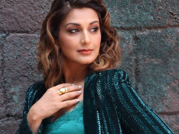 Sonali Bendre Is Set To Make OTT Debut With 'The Broken News' Sonali Bendre Is Set To Make OTT Debut With 'The Broken News'