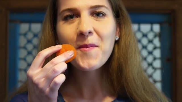 In acidity problems add these food in diet Acidity Solutions: ઉનાળામાં થતી એસિડિટીની સમસ્યાને દૂર કરવા માટે કરો આ કારગર પ્રયોગ, આ ફૂડને ડાયટમાં કરો સામેલ