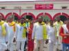 Ghazipur News: OP Rajbhar समेत 16 कार्यकताओं पर मुकदमे के विरोध में जिला मुख्यालय पर नारेबाजी, DM से की ये मांग