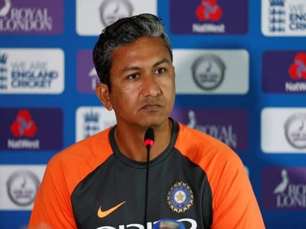 ২০০৩ বিশ্বকাপে সঞ্জয় বাঙ্গার জাতীয় দলের মিডল অর্ডারের অংশ ছিলেন। বর্তমানে আরসিবির হেডকোচ তিনি।