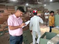 Pilibhit: आवासीय कॉलोनी में अवैध तरीके से चलाई जा रही थी फर्नीचर फैक्ट्री, शिकायत मिलने पर प्रशासन ने लिया ये एक्शन