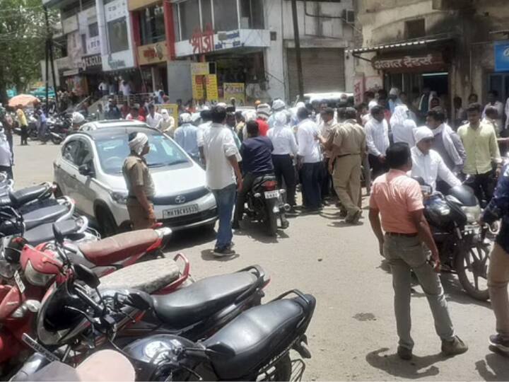 jalgaon news update Dispute between two groups over election of presiden of society Jalgaon News : सोसायटी अध्यक्ष पदाच्या निवडीवरून दोन गटात गदारोळ, जळगावमधील घटना   