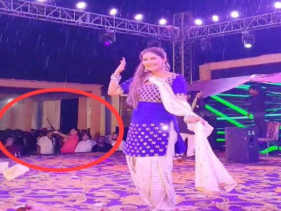 VIDEO: सपना चौधरी ने लगाए ठुमके तो होने लगी ताबड़तोड़ फायरिंग, बिहार के रोहतास से वायरल हो रहा ये वीडियो VIDEO: सपना चौधरी ने लगाए ठुमके तो होने लगी ताबड़तोड़ फायरिंग, बिहार के रोहतास से वायरल हो रहा ये वीडियो